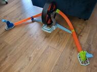 Grajewo ogłoszenia: HOT WHEELS koło, tor, wyrzutnia. Stan bardzo dobry. - zdjęcie