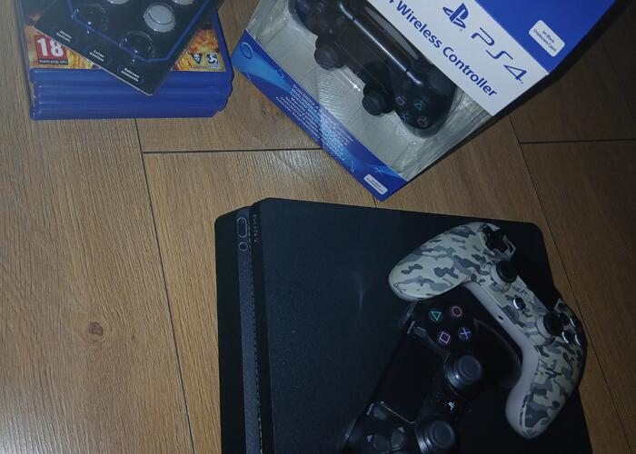 Grajewo ogłoszenia: Sprzedam konsolę PS4, sprawna, ma 2,5 roku od nowości, w zestawie...