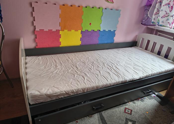Grajewo ogłoszenia: Sprzedam łóżko dziecięce w rozmiarze 190/80 cm. Solidne, z...
